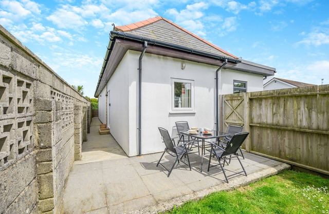 The Hideaway - Two Bedroom House, Sleeps 4