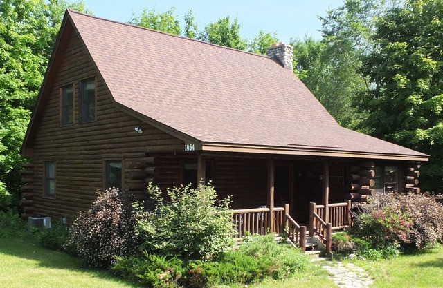 The Hillside Hideaway at Crystal Lake - PRIVATE SPA AND SEASONAL LAKEVIEW!