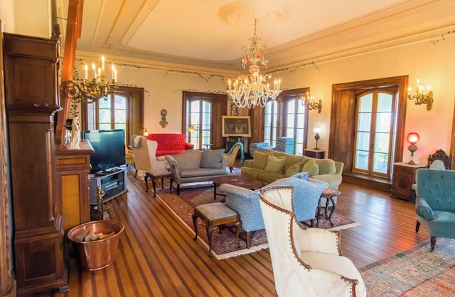 The Homestead: Elegant Victorian & Maids Quarters