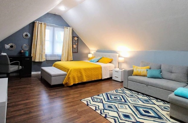 The House Hotels - Stickney Loft - Charming Third Floor Hideaway!