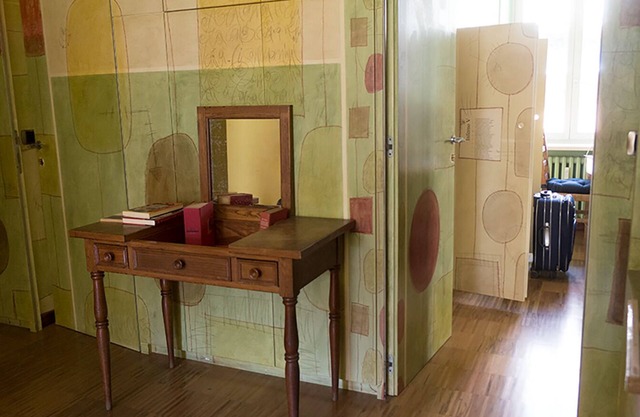 The house of angels: in the city center apartment decorated by local artists