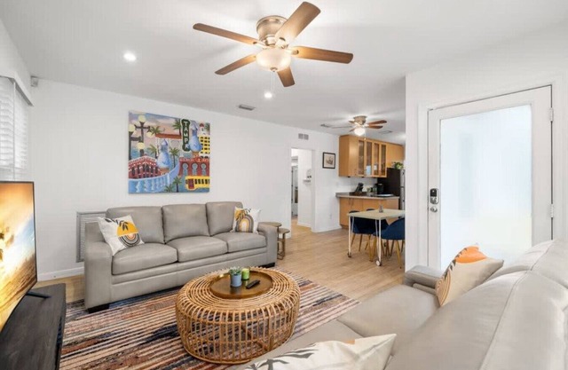 The Hyde Out | Adorable Hyde Park Home w/Hot Tub
