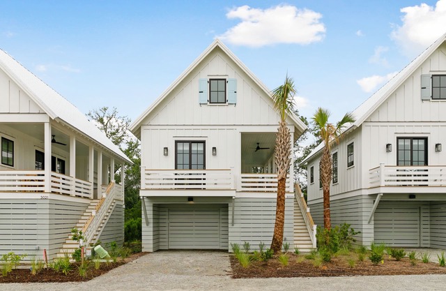 “The Ibis” (3025 Southerly Way) 2 person creekside bungalow at Kiawah River ~ Tesla Charger