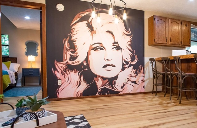 THE IRIS @ DOLLYS DRIVE * Wifi Grill Woods Mtns