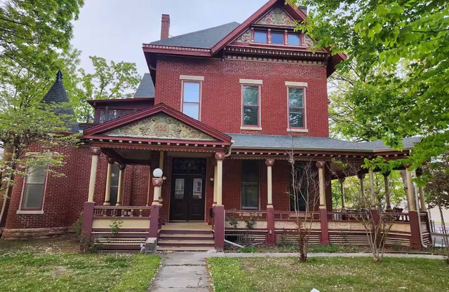 The Keet McElhany Mansion- Historic 5 bed Heart of Downtown
