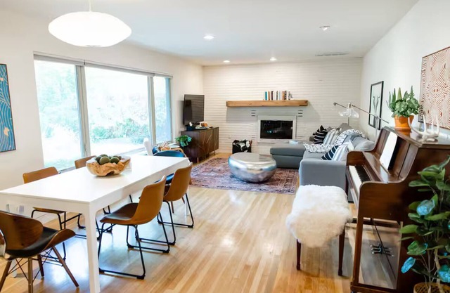 The Knox-1 mile from OU Stadium! King/Queen beds!