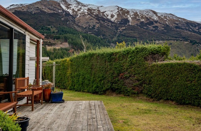 The Lake Base - Lake Hāwea Holiday Home