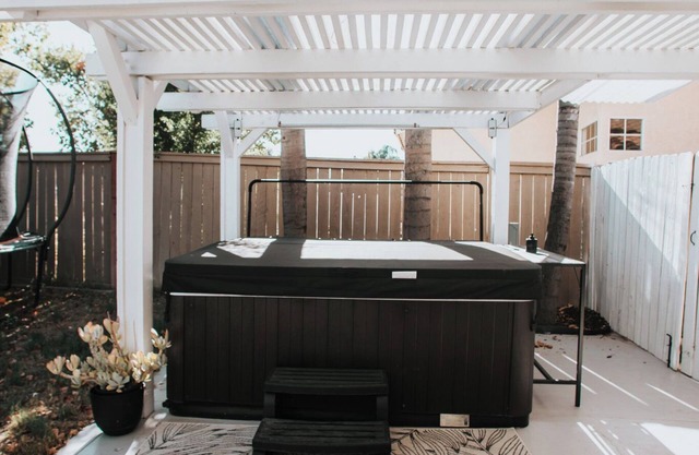 The Lakes Family Home. Charming and Cozy home away from home.