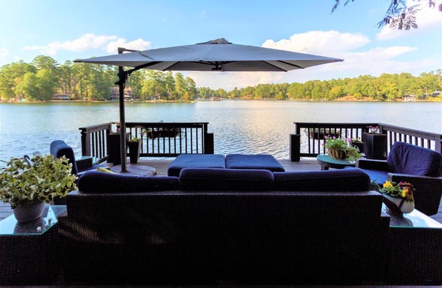 The Lakeside Cottage