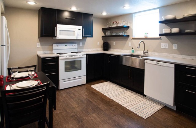 The Lewis House-Garden Level Getaway Spot!