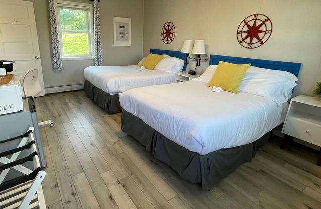THE LITTLE VILLAGE , 2 Full Beds 101