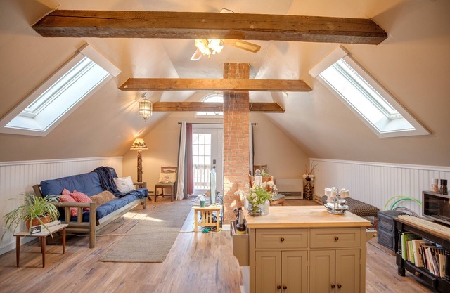 ~The Loft by Loon~ Pet Friendly