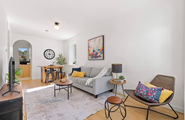 The Lokal 2 Kings Queen Suite in Sunnyside YYC