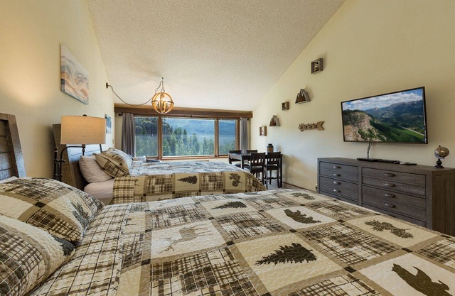 The Lookout (#406) | 10 min to Ski - Golf - AC/Pool/Hot Tub - High Ceilings