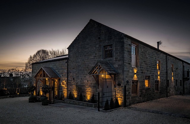 THE MALT KILN, pet friendly, with hot tub in Harrogate