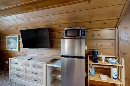 The Manatee Cove - Main Home + Studio