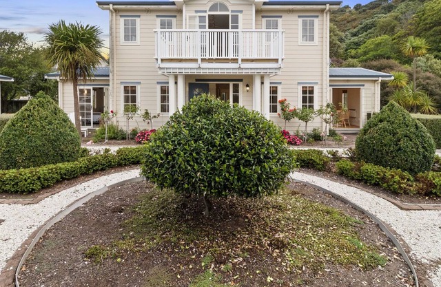 The Manor - Bowentown Holiday Home