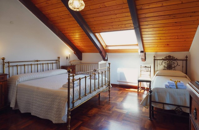 The Marquis’s Apartment – Artistic Retreat with Vesuvius View