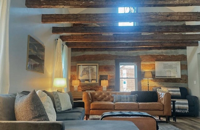 The Melmore Cabin, cozy and spacious gathering space