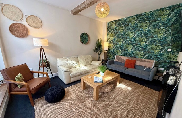 The Mews - Worcester City - Gated - Self Check In - WIFI - 2 Doubles - Sleeps 6
