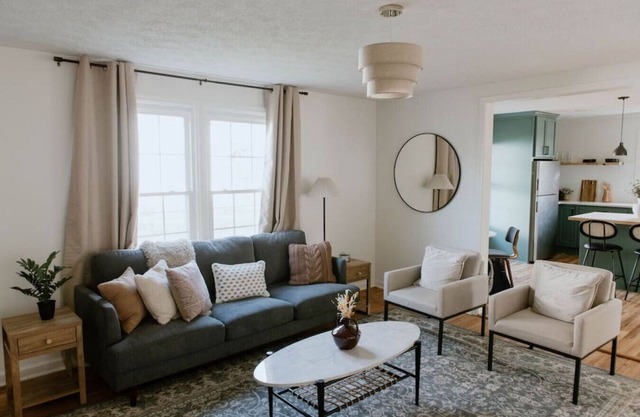 The MillHouse - Pool Table, 6 Minutes to Downtown