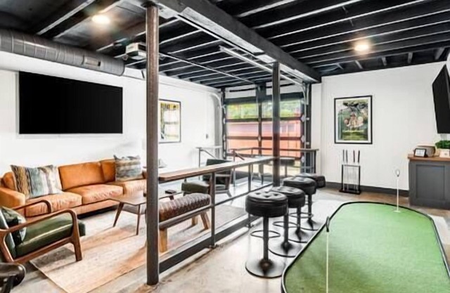The "Mint Julep" - Putting Green INCLUDED