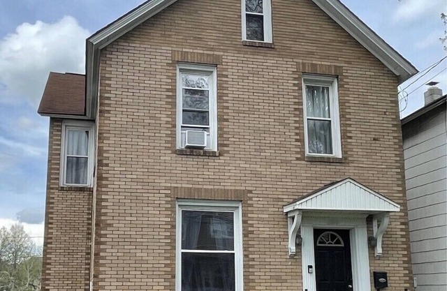 The Modern Gem with GAME ROOM! Pet friendly