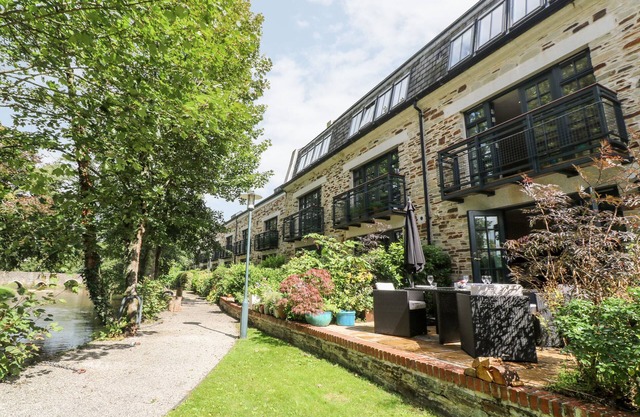 THE MOORINGS, family friendly, with a garden in Lostwithiel