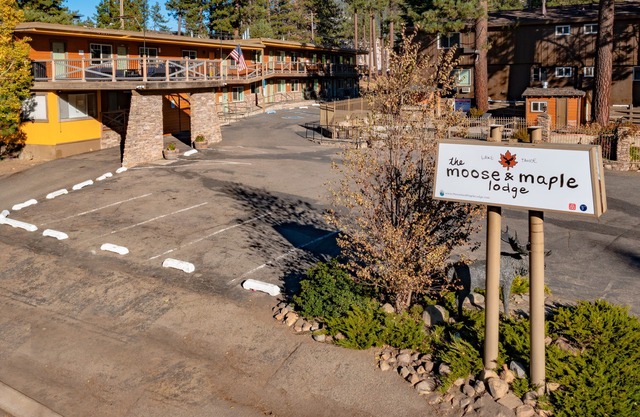 The Moose and Maple Lodge