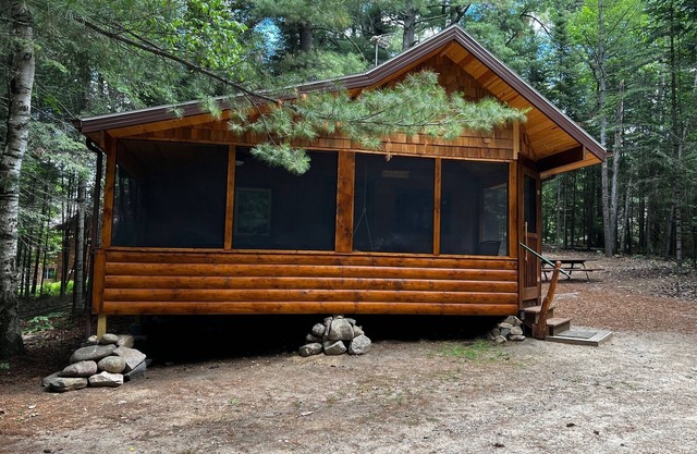 The Most Private, Pet-Friendly Cabin (New Screened Porch in 2024)