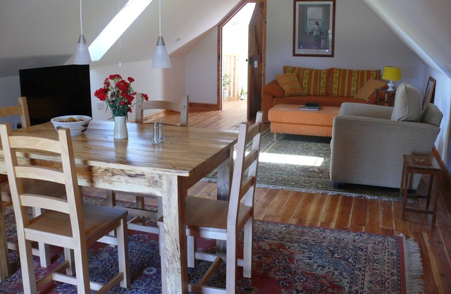 The Motor House - Comfort with views