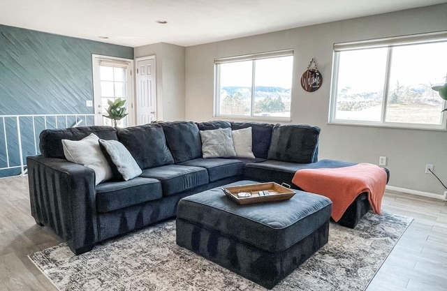 The Mountain View Pad. Easy Access to Red Rocks and the Mountains!