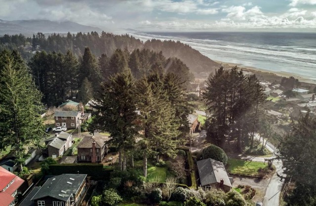 The NeahKahNie House - Meredith Lodging