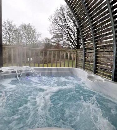 The Ness, Lodge with Hot Tub