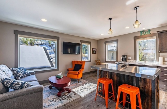 The Nest on Main - Walking distance to downtown Helena!