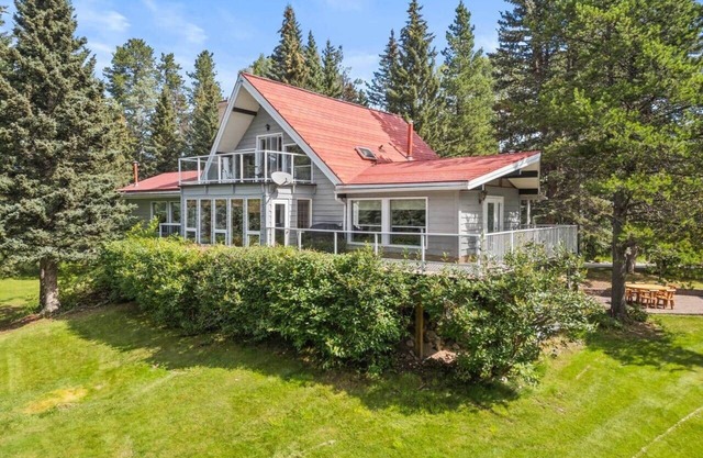 The Nest - Retro Cabin w/Sauna