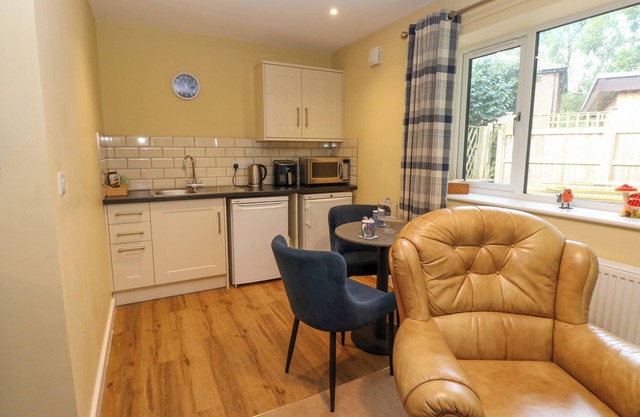 THE NEST, romantic, with a garden in Wetheral