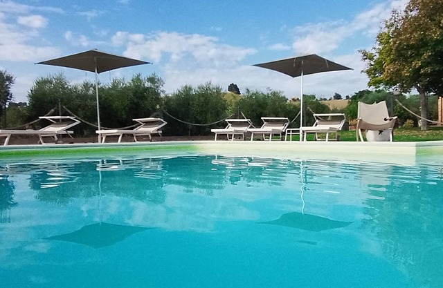 The Nest, Villa Pedossa, attic in villa with pool 7km from the sea, Senigallia