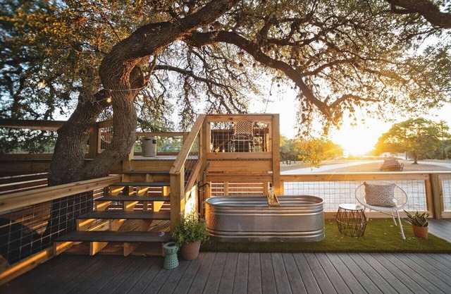 The Nest, Yurt in trees w/Lux bath & outdoor tub