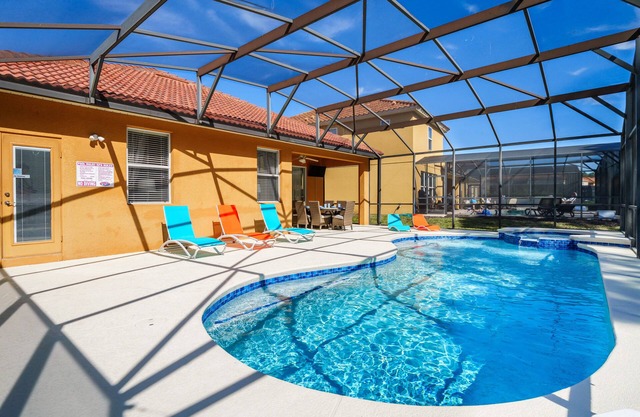 The New Woodlands Villa @ Watersong - A 4 bed 3 bath South Facing Pool Home