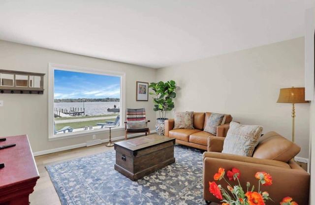 The North Shore Spot-Waterfront Home!