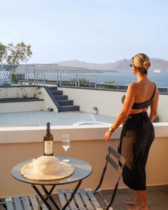 The Noverian Bios Caldera Sunset Suites