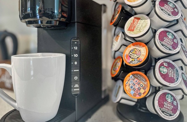 The Oasis, New! 7 beds on 1/2 acre near Lake Geneva