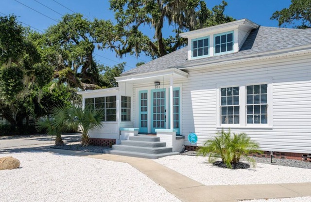 The Oasis: Your NSB Pool Retreat