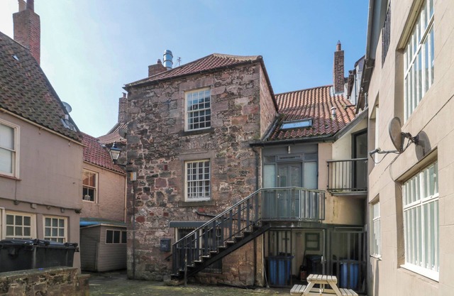 THE OLD FACTORY HOUSE, family friendly in Berwick-Upon-Tweed