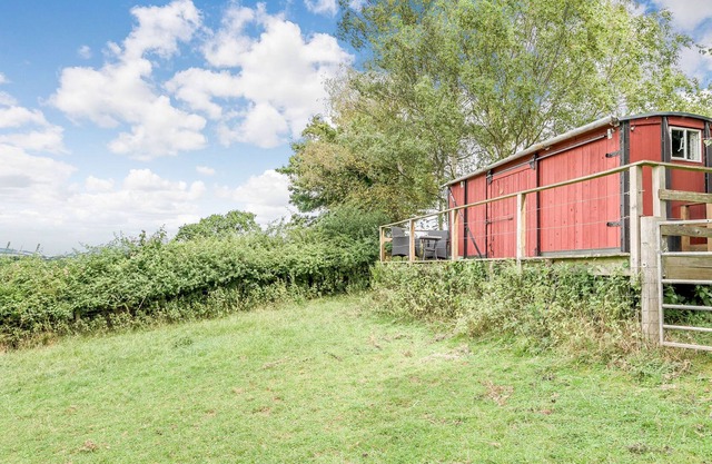 THE OLD LMS GOODS VAN, pet friendly, with a garden in Monmouth