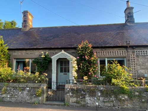 The Old Post Office, Cosy Cottage in Northumberland, Near Coast, Dog Friendly