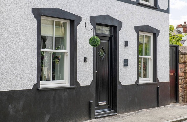 THE OLD SWEET SHOP, pet friendly, with open fire in Conwy