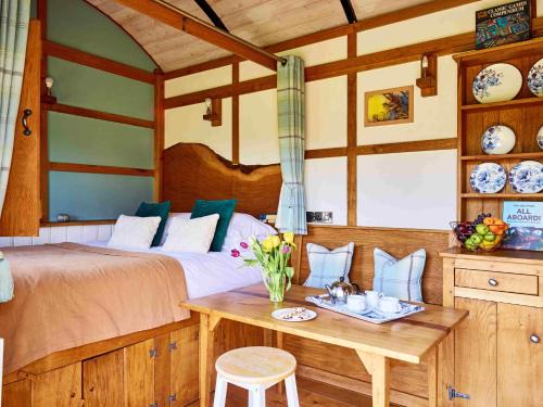 The Orient Express Shepherd's Hut with Hot Tub