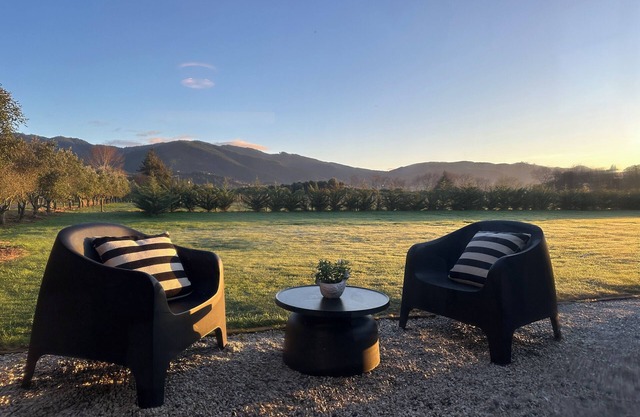 THE PACKING SHED - WITH BIKES 🚲 🚲